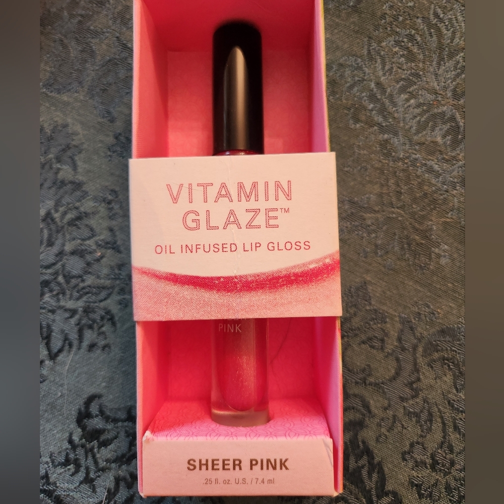 Farmhouse Fresh: Vitamin Glaze, Organic Lipgloss in Sheer Pink